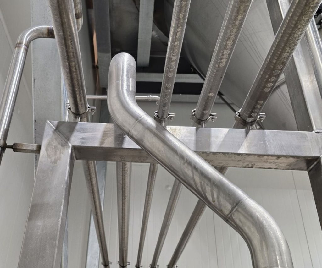 Hygienic stainless steel pipeline system installation for food and pharmaceutical industries